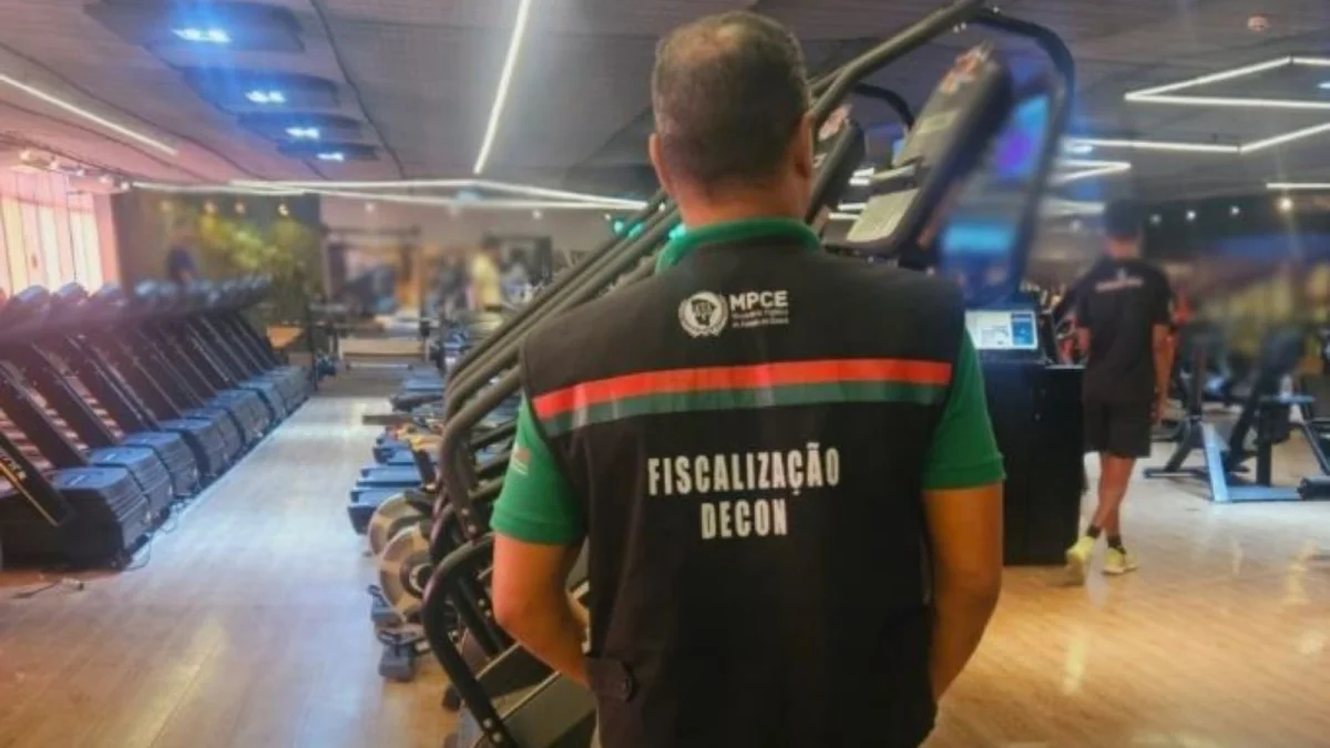 Academias de Fortaleza: 14 autuadas por falta de desfibriladores