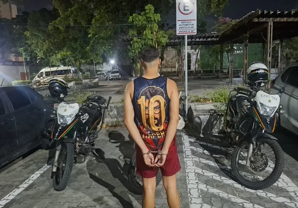Adolescente no Barracão é apreendido ao descartar sacola com crack e maconha
