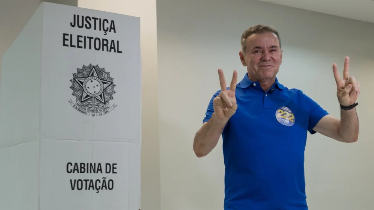 Alcides Fernandes: vota em Fortaleza e evoca "libertação" do Ceará