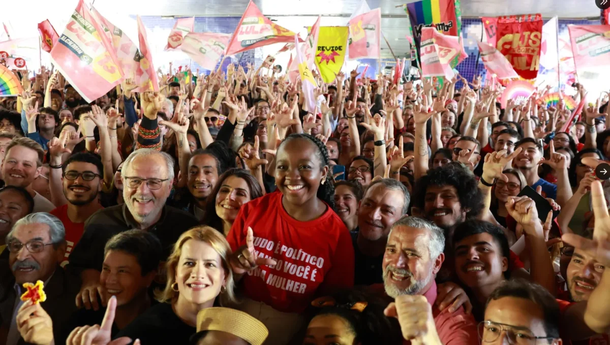 Ana Elisa: 21 anos mobiliza juventude e lideranças da esquerda em Porto Alegre