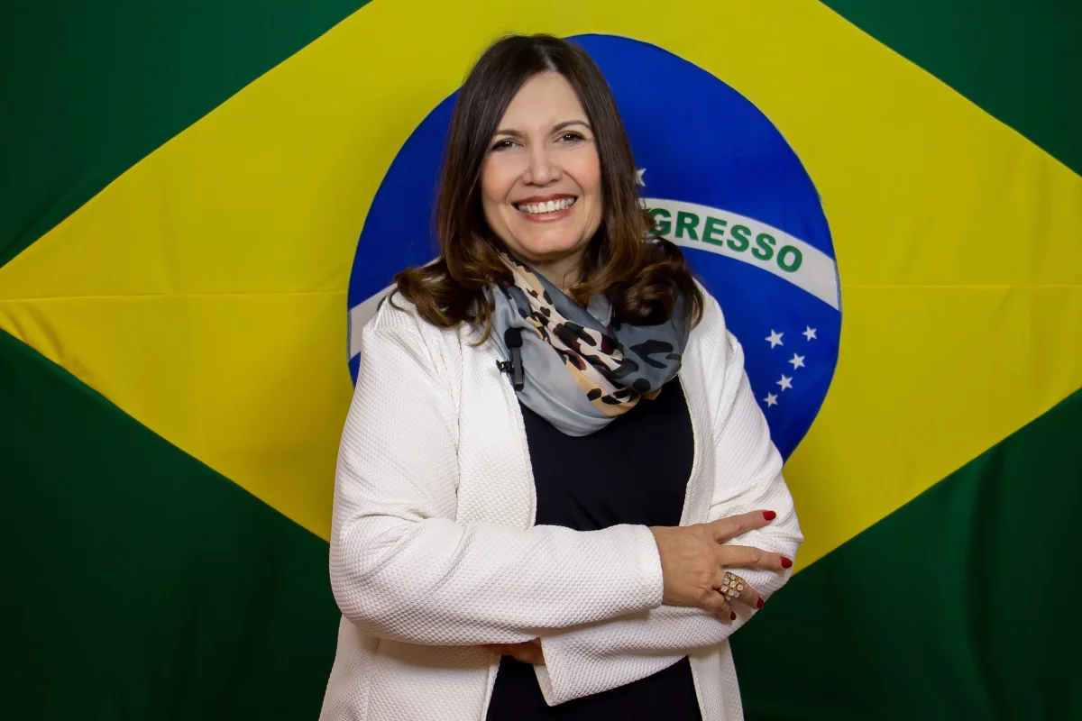 Bia Kicis: Justiça manda apagar vídeo que acusa equipe de Leila