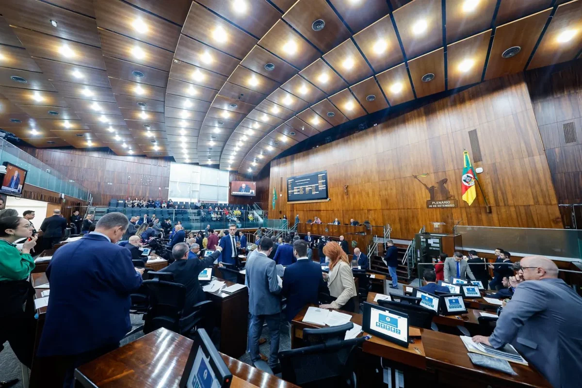 Campo progressista perde 309,6 mil votos e reduz bancada