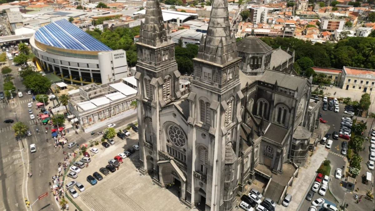Catedral Metropolitana de Fortaleza interdita entrada principal