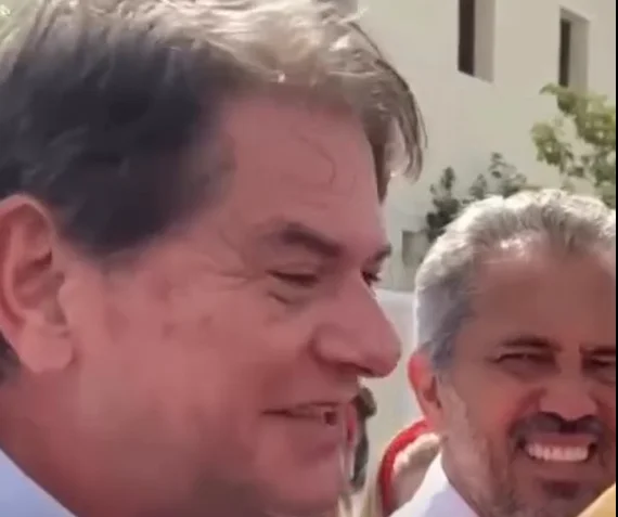 Cid Gomes vota em Sobral ao lado de Elmano e nega traição