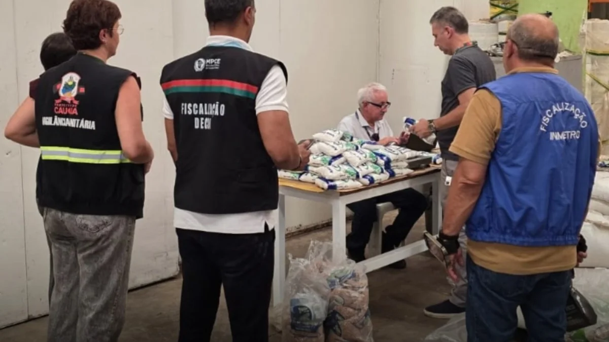 Distribuidora em Caucaia interditada por fezes de aves e balanças sem Inmetro