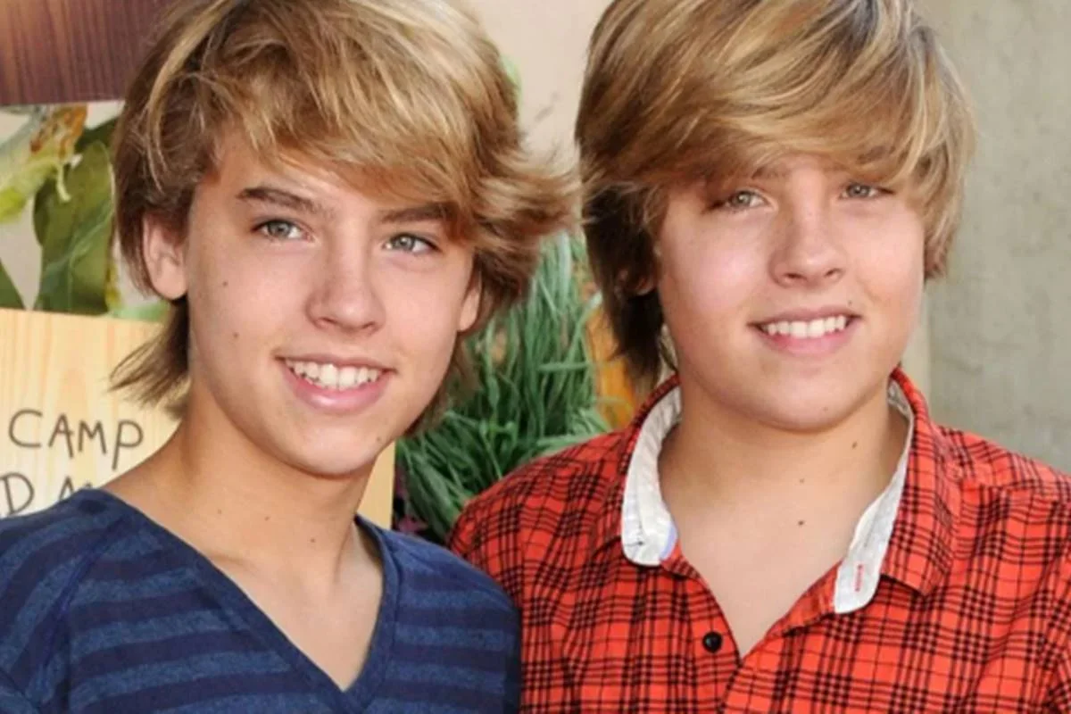 Dylan Sprouse diz ser "filho de incesto" após descobrir gêmeos na família