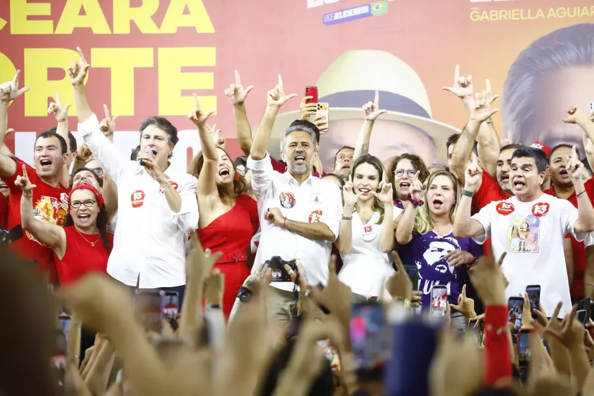 Elmano de Freitas reeleito com 2.875.573 votos e promete cumprir