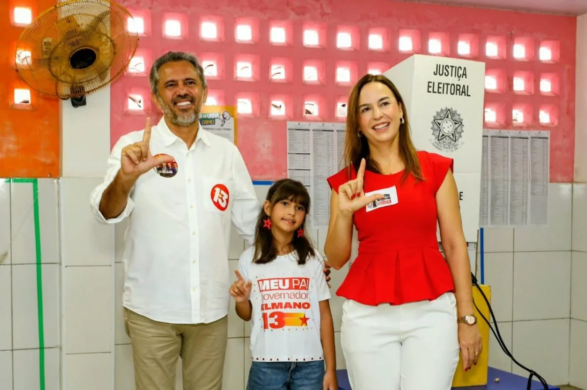 Elmano de Freitas: vota em Caucaia ao lado de Cid Gomes e Luizianne