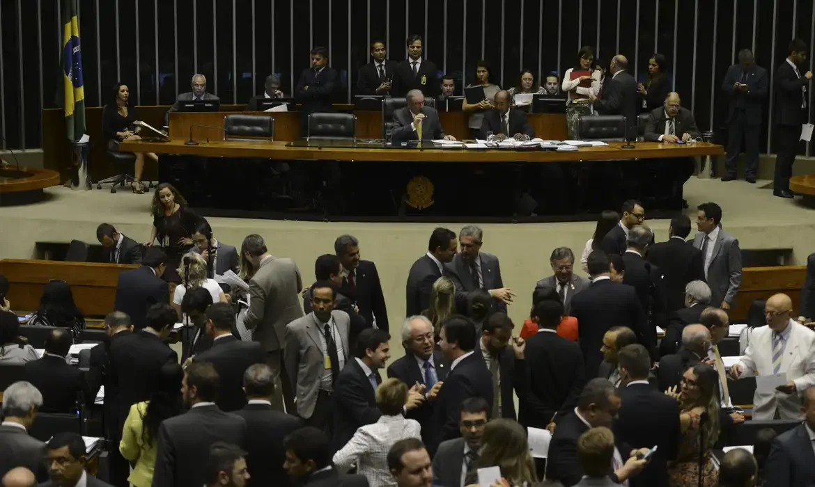 Esquerda elege 47 deputadas federais, recorde histórico
