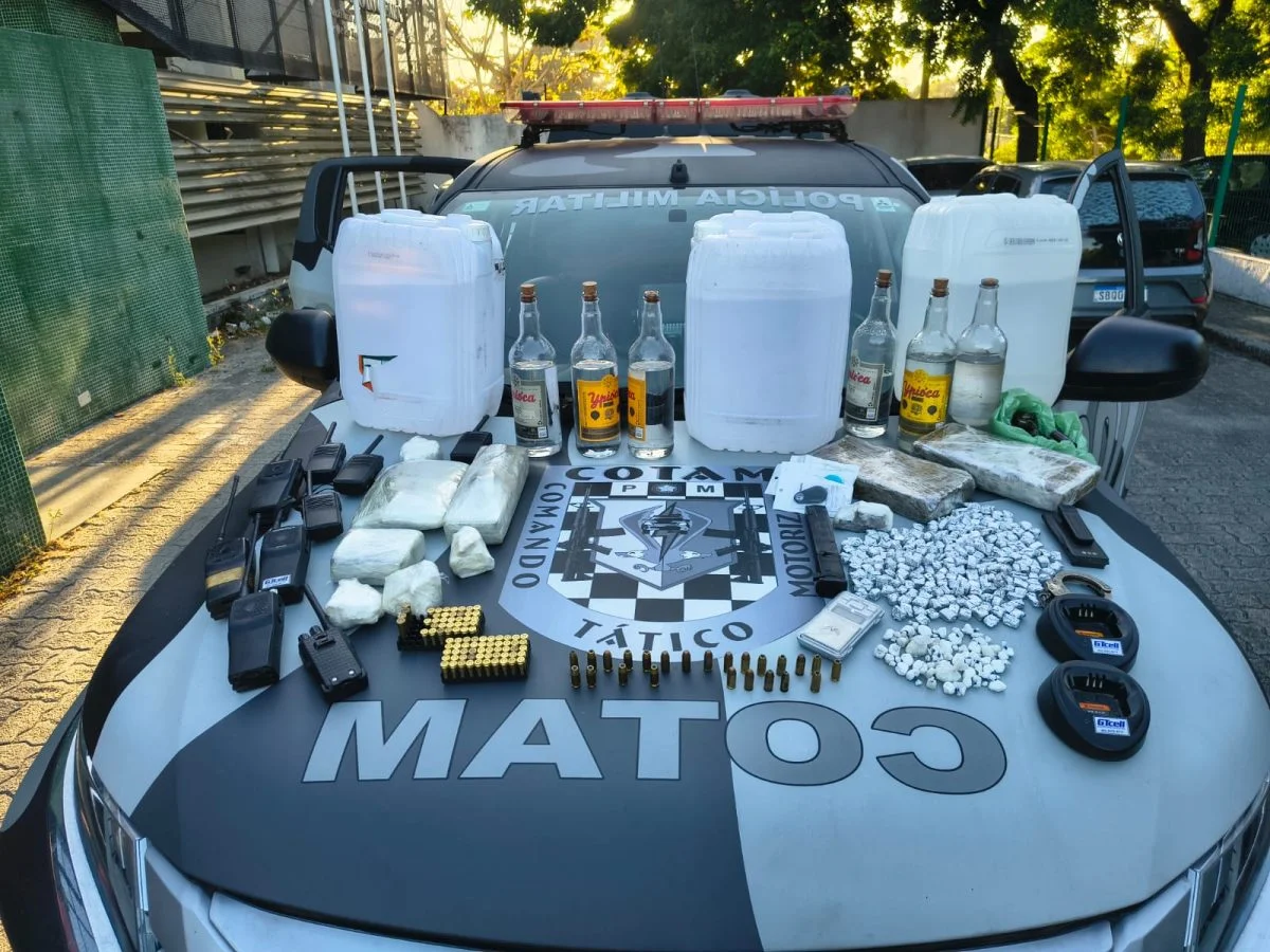 Facção Massa: polícia apreende três granadas e nove rádios em Fortaleza
