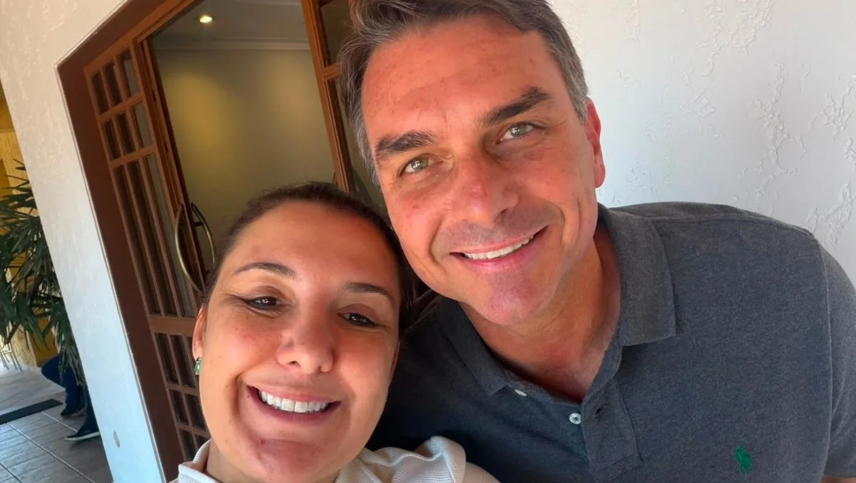 Flávio Bolsonaro quer transição de 2 anos no Bolsa Família