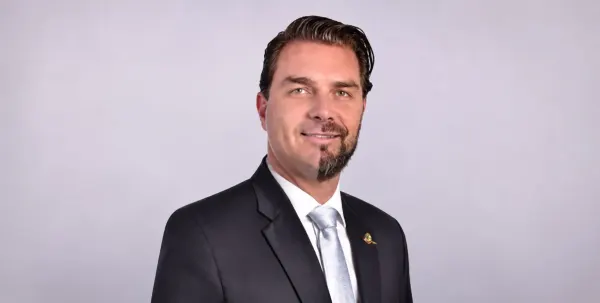 Flávio Bolsonaro: suposta trama de Daniel Vorcaro ameaça 2º turno