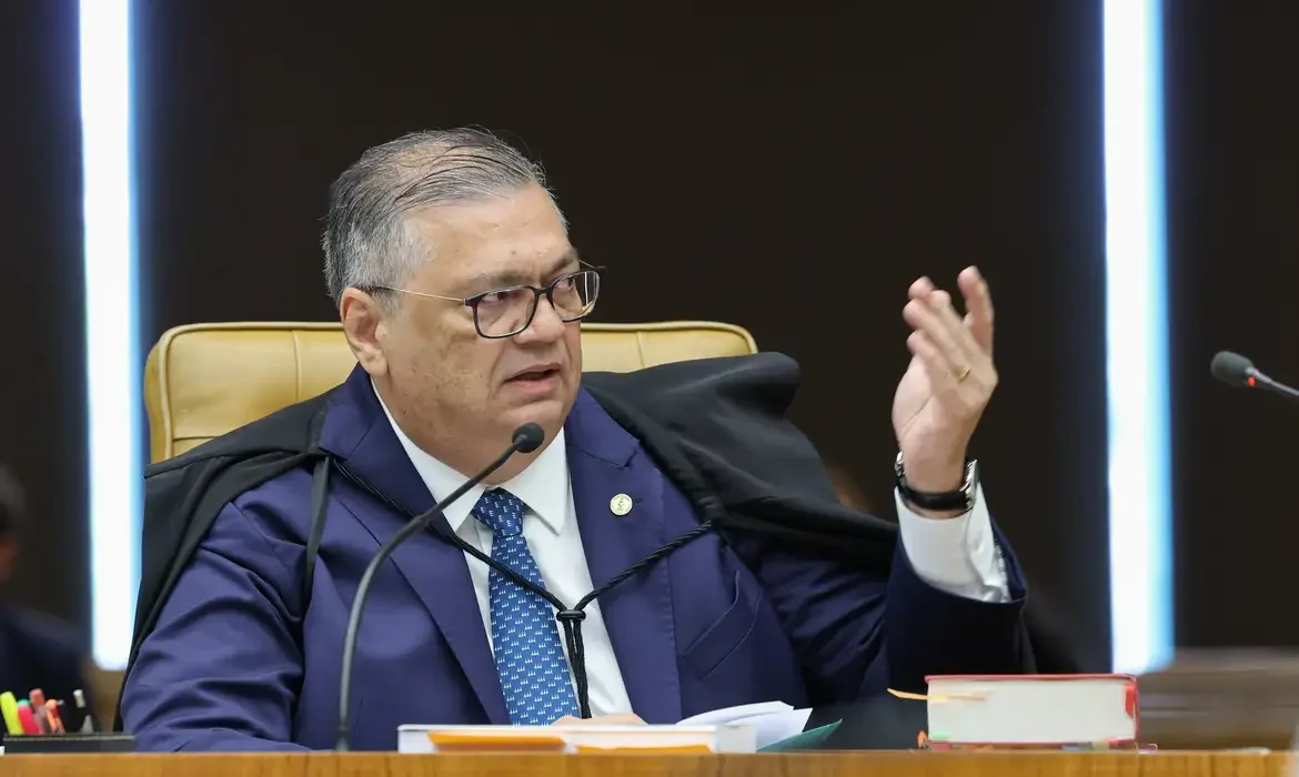 Flávio Dino expõe relatório com ameaças de assassinato ao STF