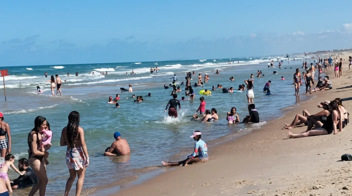 Fortaleza: 24 afogamentos mobilizam bombeiros na Praia do Futuro