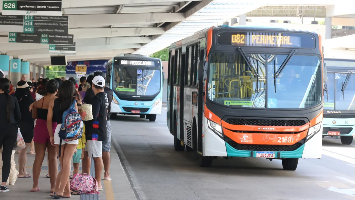 Fortaleza: 400 ônibus extras reforçam gratuidade no segundo turno