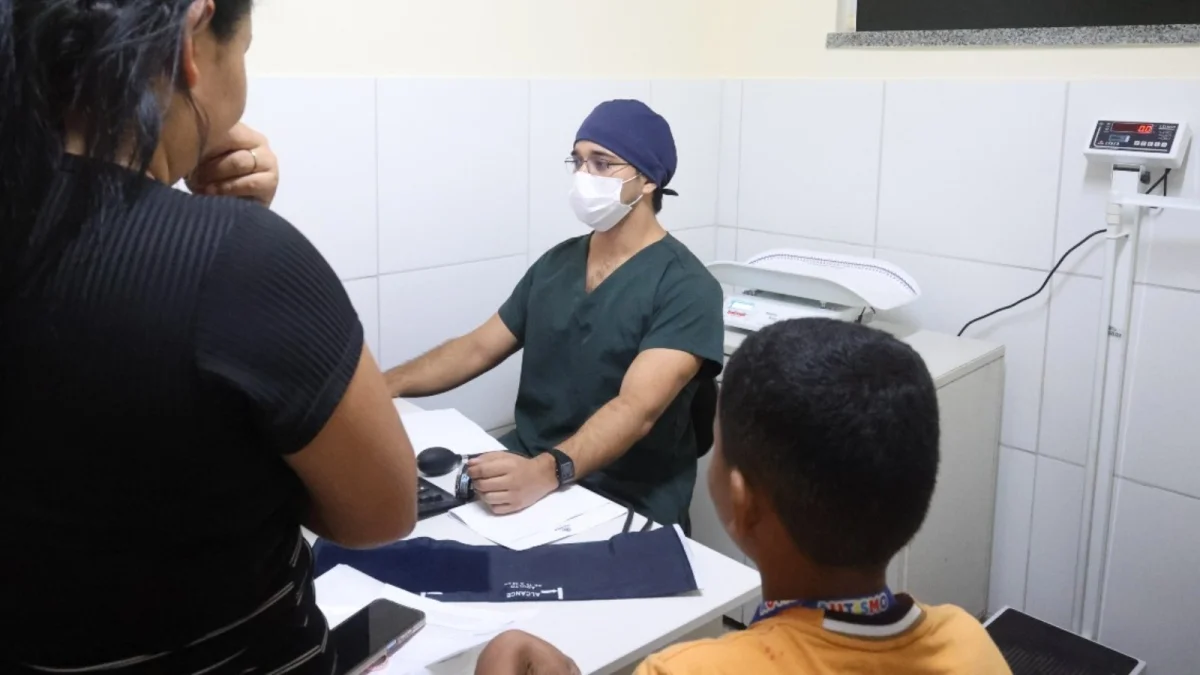 Fortaleza: nove postos abrem para vacinação e entrega de remédios