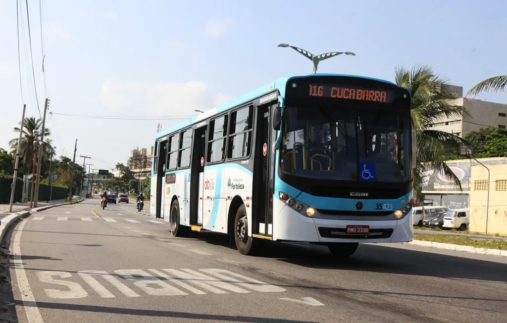 Fortaleza oferece ônibus grátis e reforça a frota com 378 veículos
