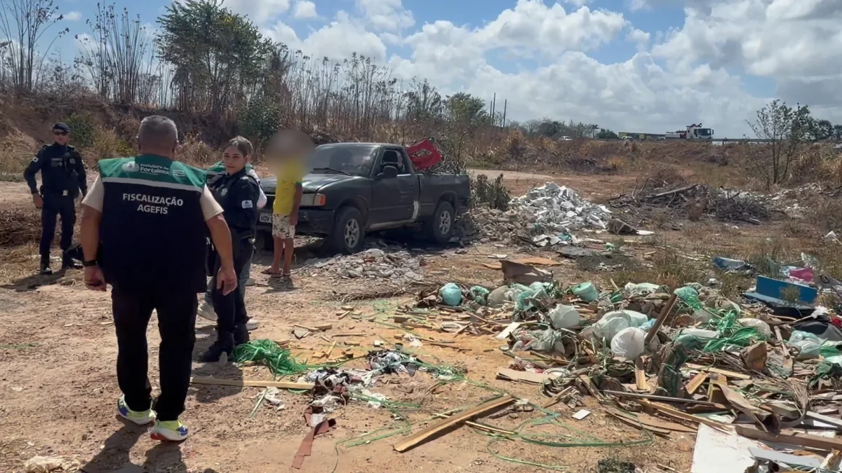 Fortaleza: picape apreendida após descarte irregular flagrado por câmeras