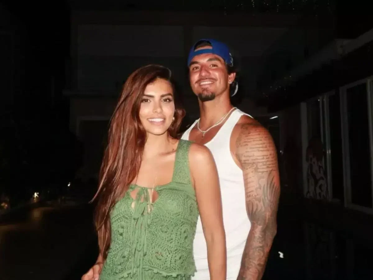 Gabriel Medina dorme com óculos de lente vermelha para melhorar sono