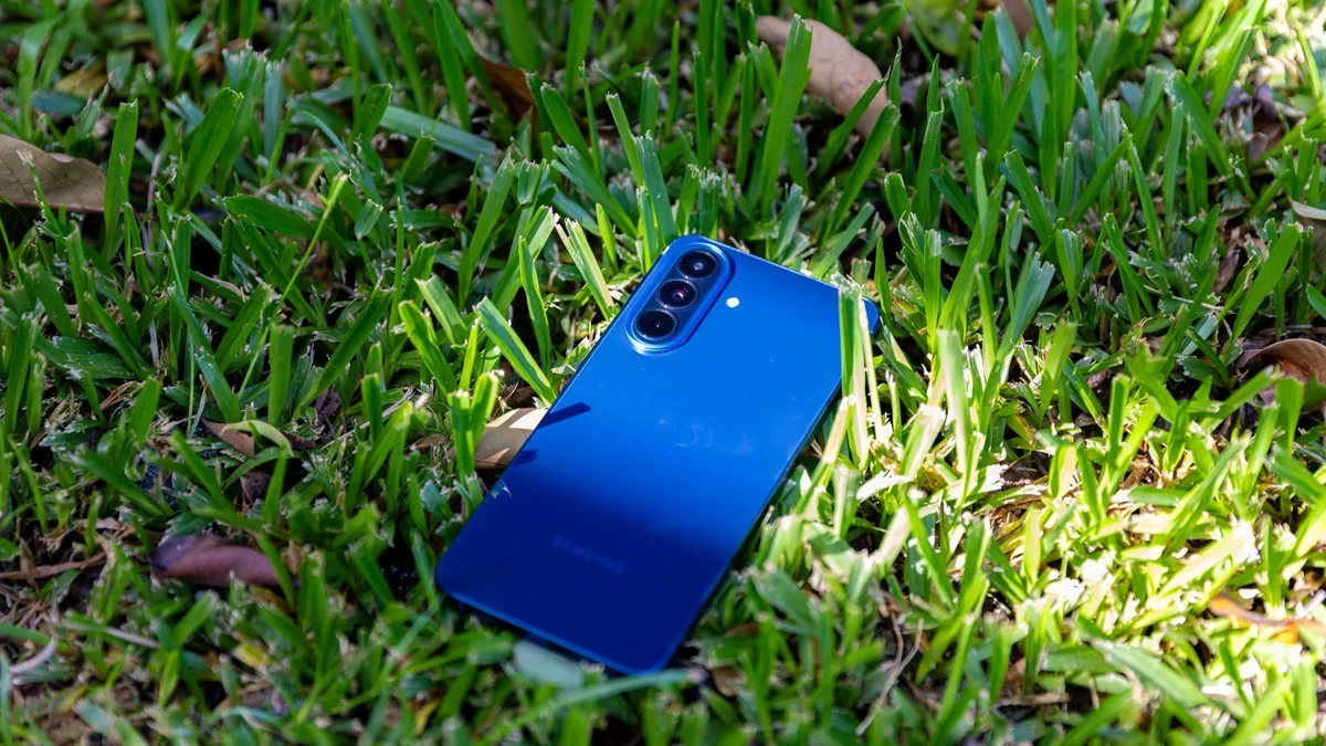 Galaxy A57: cupom derruba preço para R$ 1.498,42 e muda o cenário de intermediários