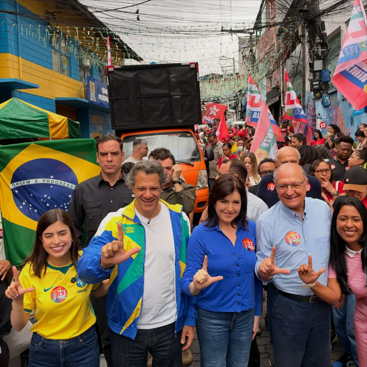 Heliópolis: caminhada pró-Lula reúne Alckmin, Haddad e Tebet nas ruas