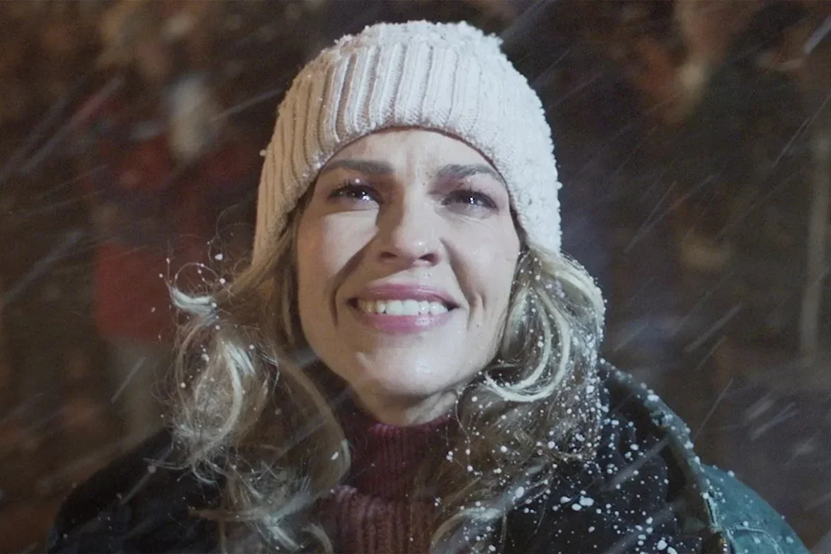 Hilary Swank anuncia terceira gravidez aos 52 anos