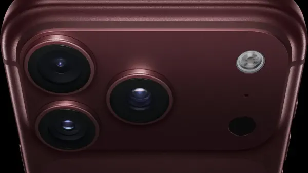iPhone 18 Pro: acabamento ao redor das câmeras fica rosa