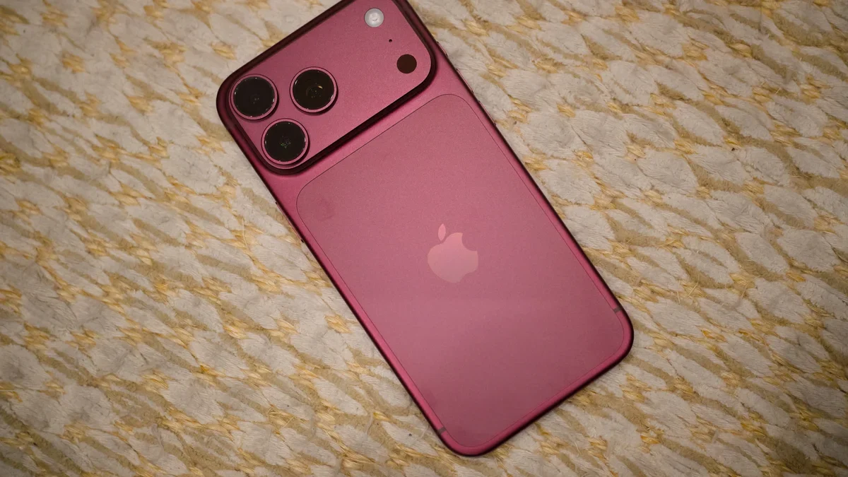 iPhone 18 Pro: versão Burgundy aparece desbotada após semanas