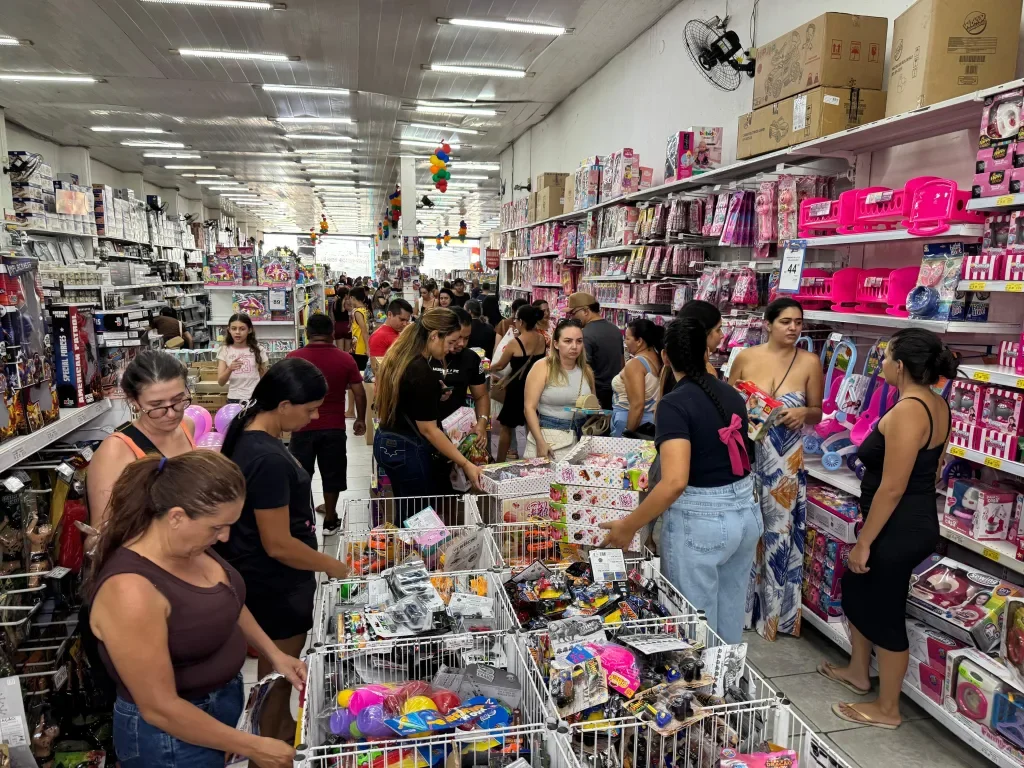 Juazeiro do Norte: Rua São Pedro registra movimento intenso