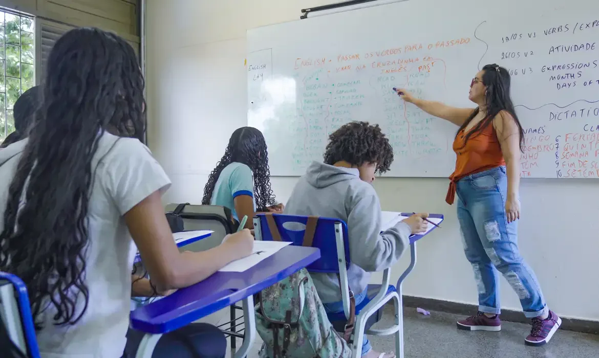Lula amplia ensino integral com