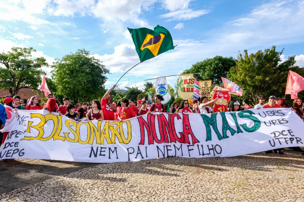 Lula: apoiadores reúnem cerca de 2,8 mil em Ponta Grossa