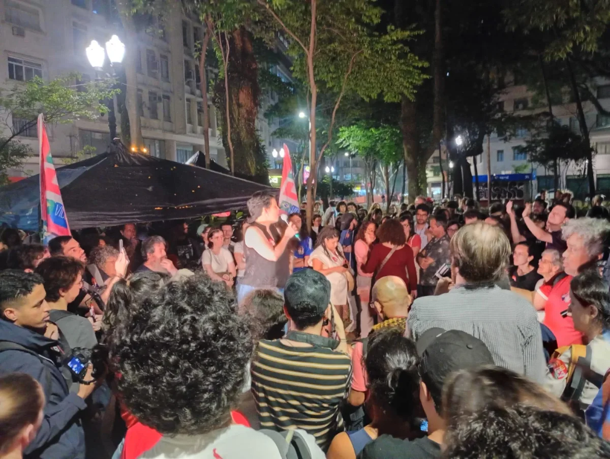 Lula: ato 'vira-voto' supera fechamento e lota praça no centro
