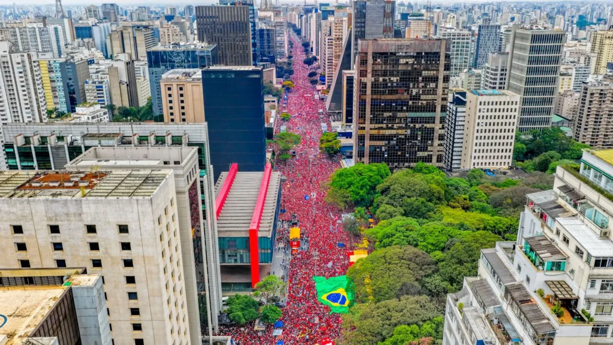 Lula convoca idosos a votar pelo filho, pelo neto e pela pátria