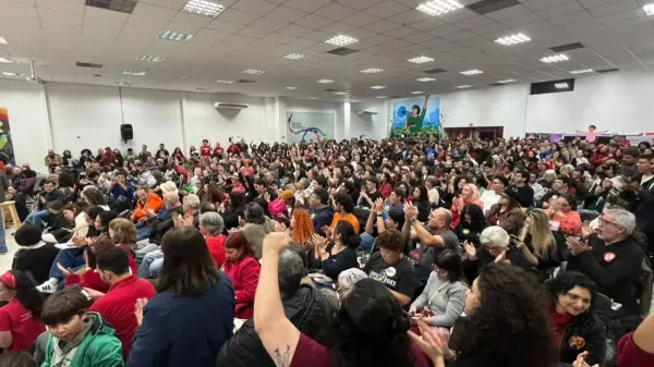 Lula mobiliza mil apoiadores em Curitiba para o segundo turno
