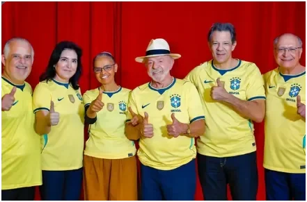 Marina Silva chama Flávio Bolsonaro de "ignorante" por fala sobre desmatamento
