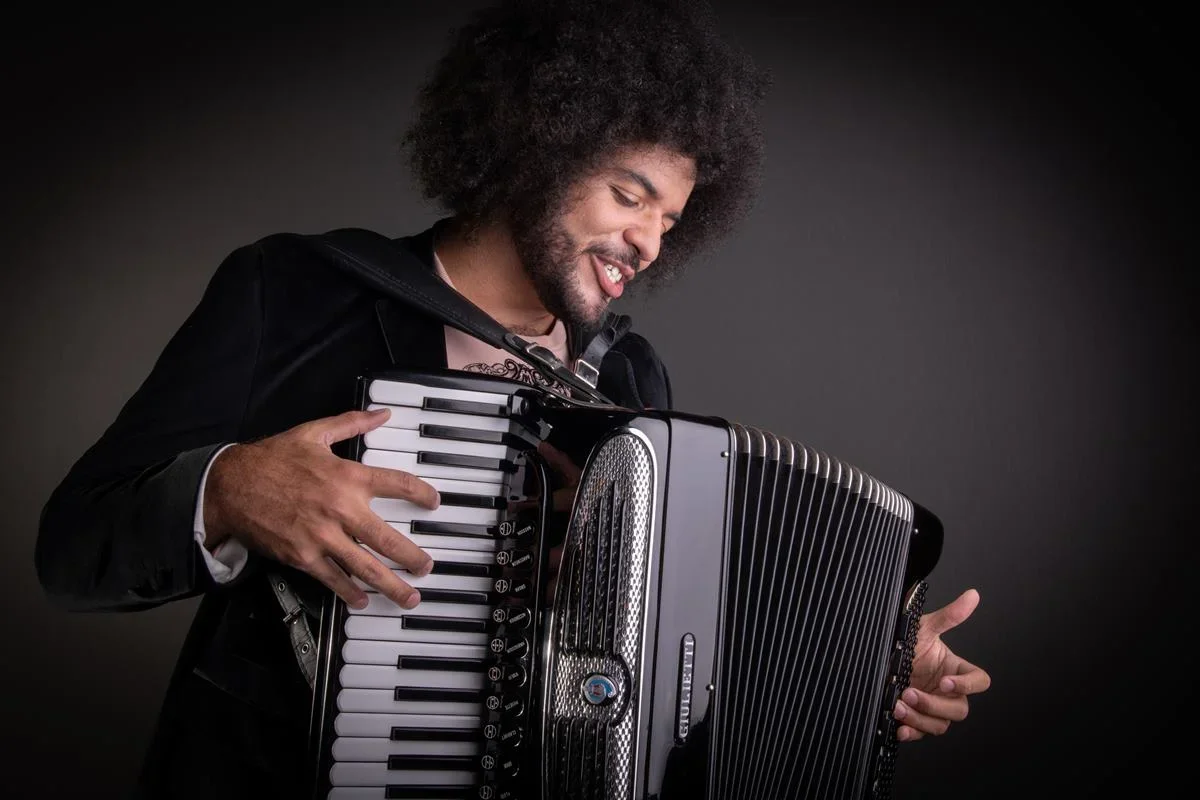 Mestrinho critica cobrança excessiva por posicionamento político