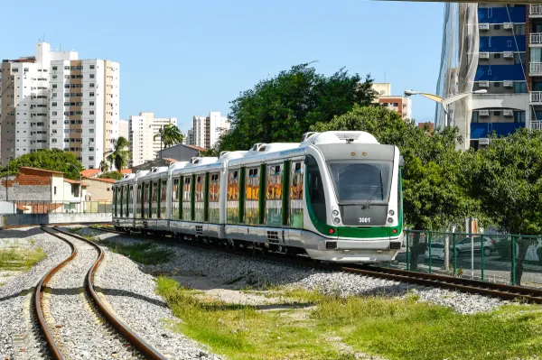 Metrô e VLTs do Ceará: transporte gratuito com horários especiais nas eleições