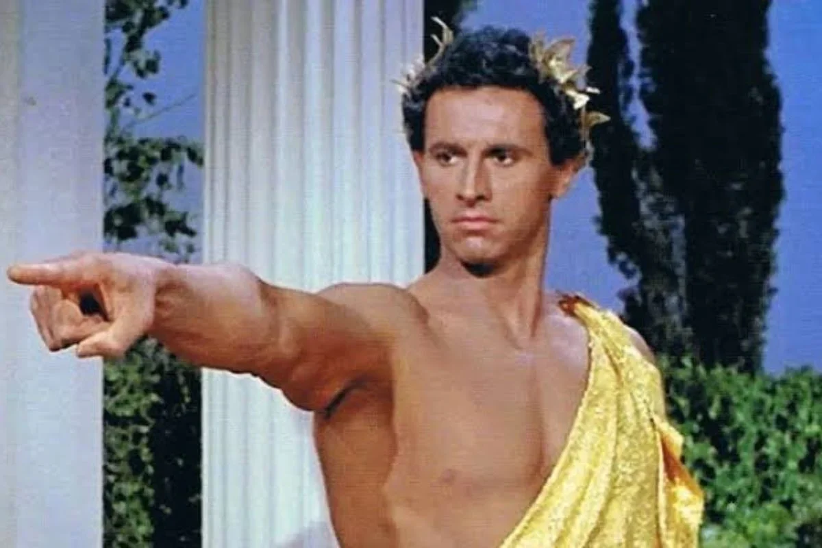 Michael Forest, o Apolo de Jornada nas Estrelas, morre aos 97
