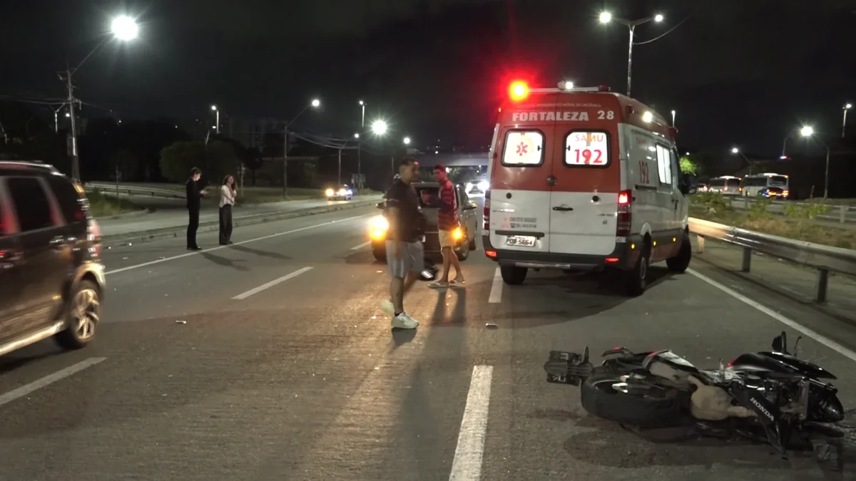 Motociclista de cerca de 25 anos morre após bater em guard-rail na BR-116