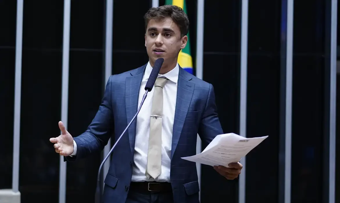 Nikolas Ferreira terá 24h para apagar post que distorceu fala de Lula