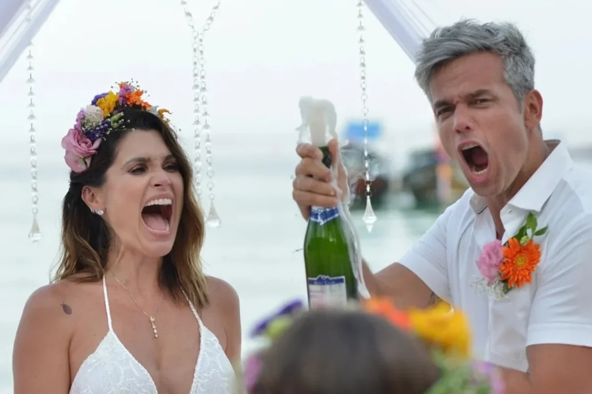 Otaviano Costa celebra 20 anos com Flávia Alessandra