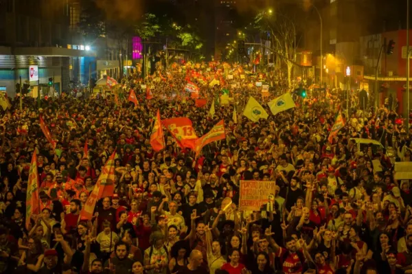 Paraná: 12 cidades mobilizam apoio a Lula antes do segundo turno
