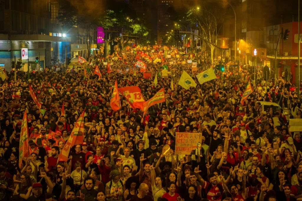 Paraná: 12 cidades mobilizam apoio a Lula antes do segundo turno