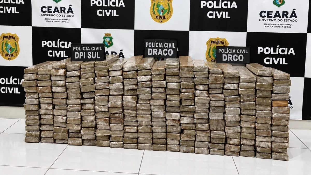 PCCE intercepta carro com 205,3 kg de maconha na divisa Ceará-Pernambuco