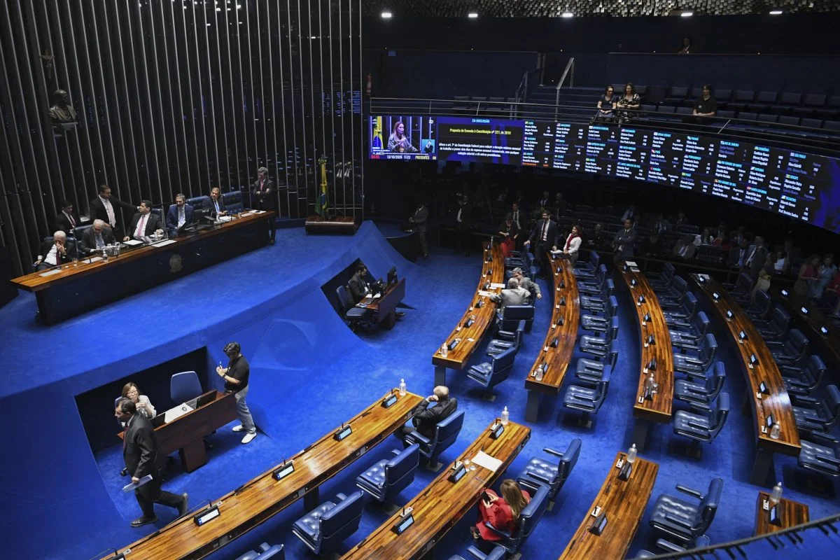 PEC 221/2019: requerimento acelera votação e pode encerrar a escala 6x1