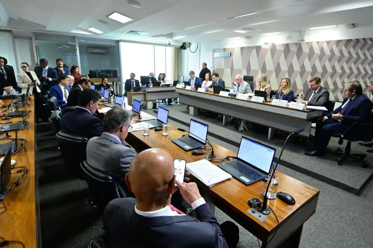 PEC da Segurança Pública vai ao plenário e precisa de 49 votos