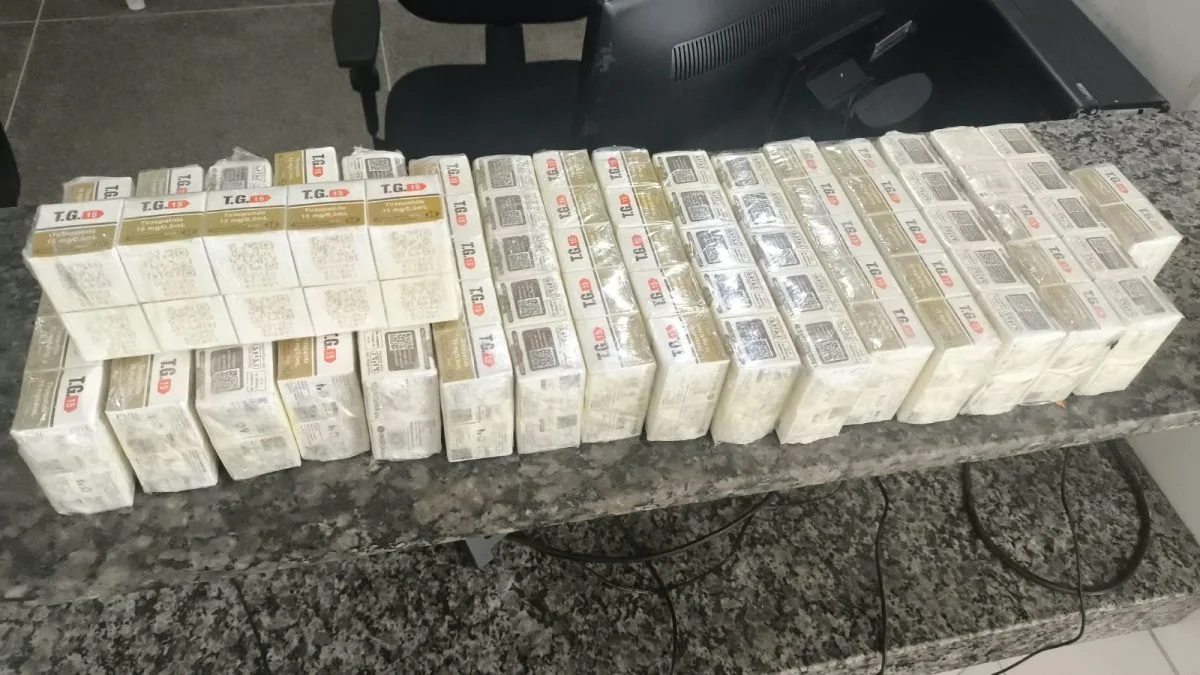 PM do Ceará apreende 174 frascos de substância emagrecedora