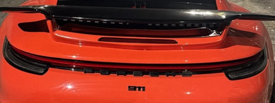 PMCE apreende pistola .380 em Porsche e prende motorista