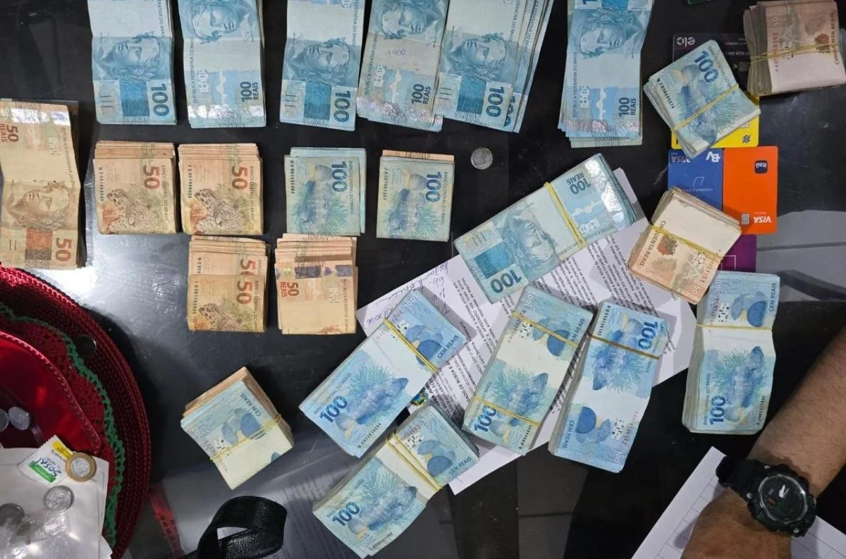 Polícia Federal apreende R$ 120 mil e mira rede de compra de votos