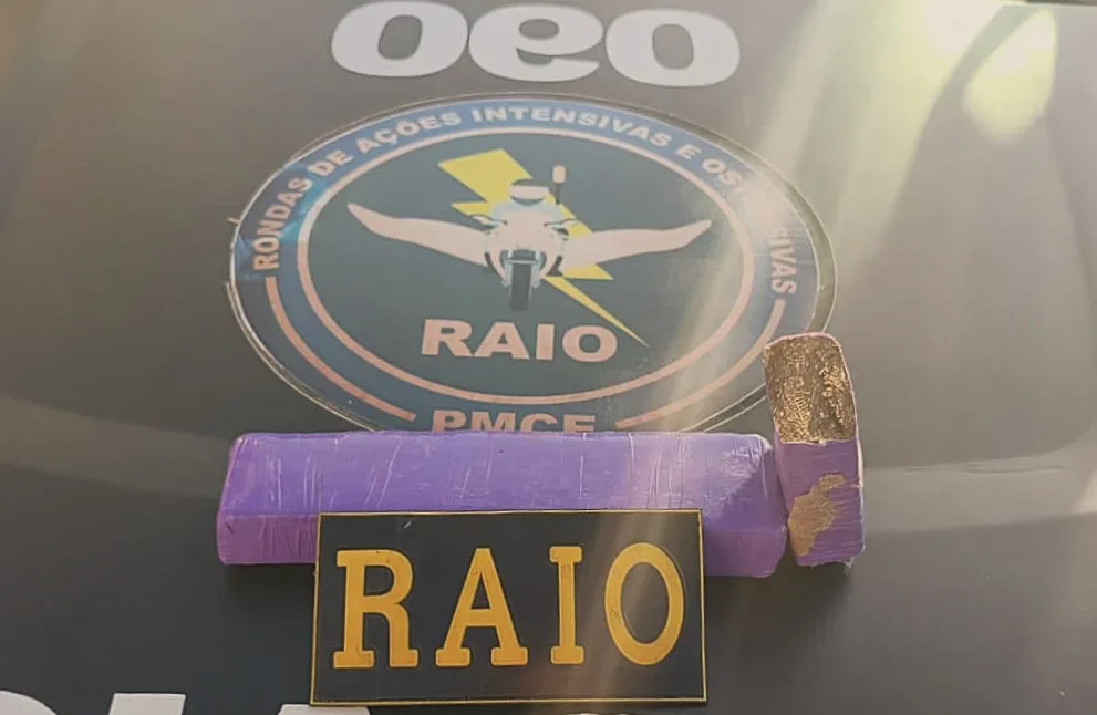 RAIO prende dois homens e apreende 824 g de maconha